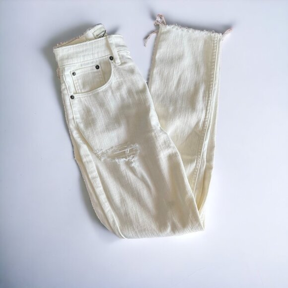 ⚡️QUICKSALE!⚡️ NEW Abercrombie Destroyed Curve Love High Rise Mom Jean in White - Picture 6 of 13